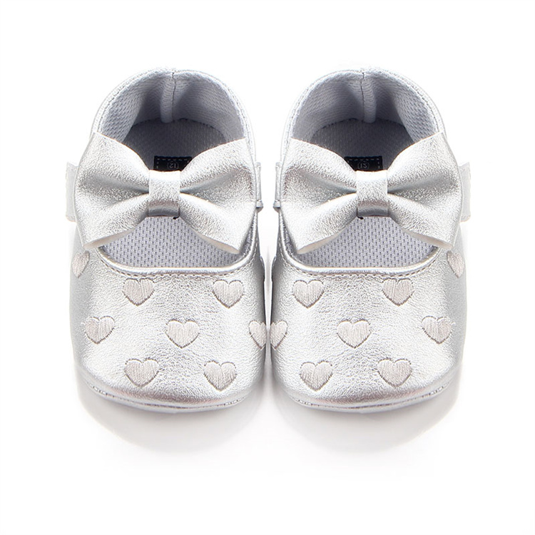 Miyuebb Bow-ties are worn in soft-soled leather