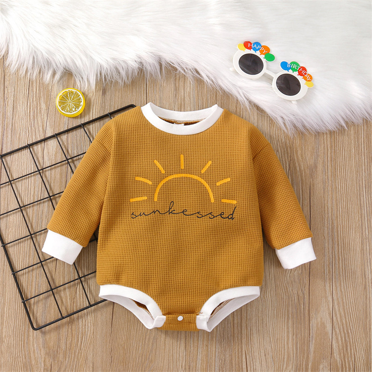 Huanhuan Cute sun newborn long sleeved triangle jumpsuit