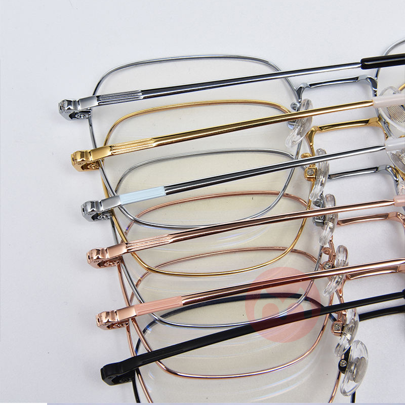 Fashionable metal eyeglass frame
