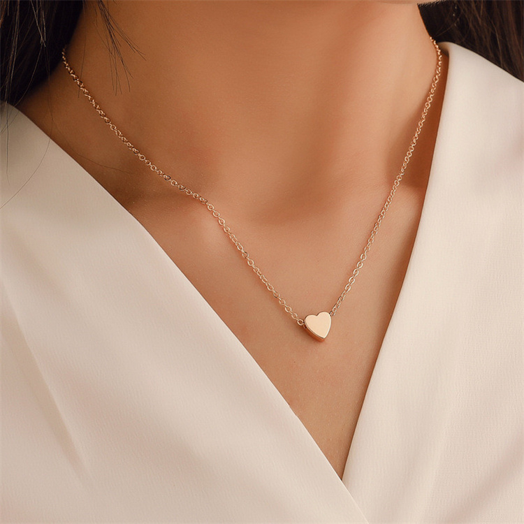 Japanese and Korean small fresh heart necklace Mini love glossy pendant High quality female love clavicle chain