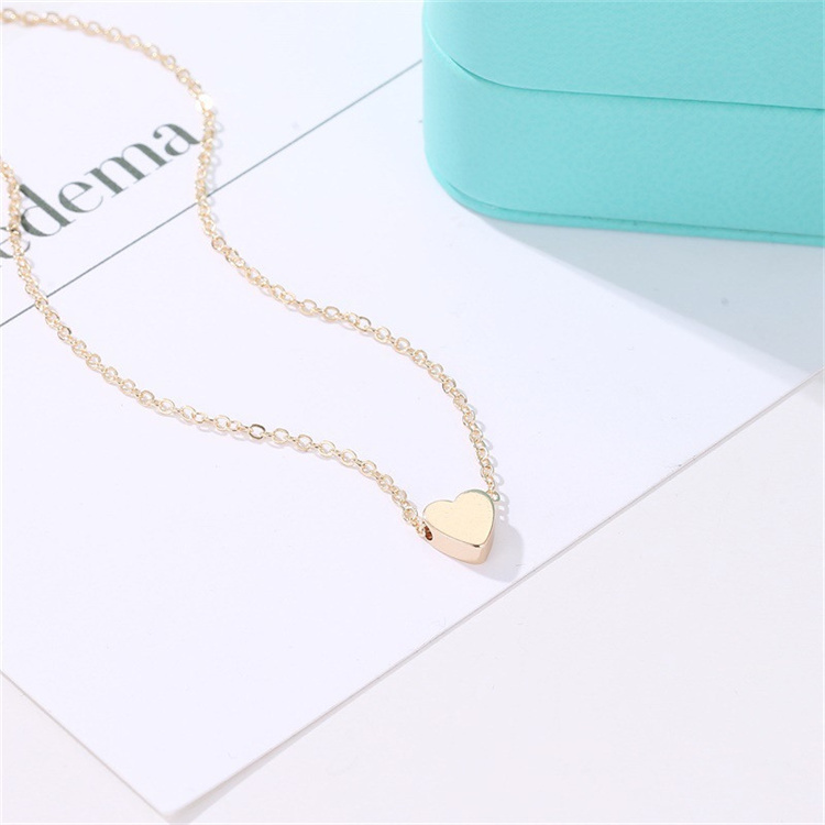 Japanese and Korean small fresh heart necklace Mini love glossy pendant High quality female love clavicle chain