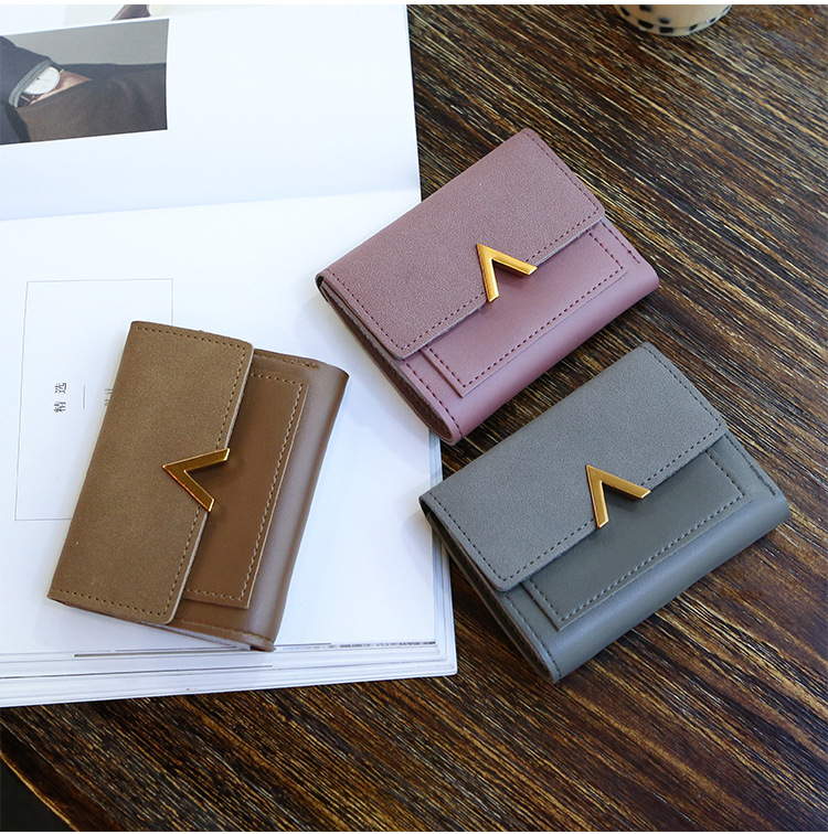 Female Short Wallet Trend Folding Personality V-Letter Cute Decorative Card Bag Leather Ladies Wallet