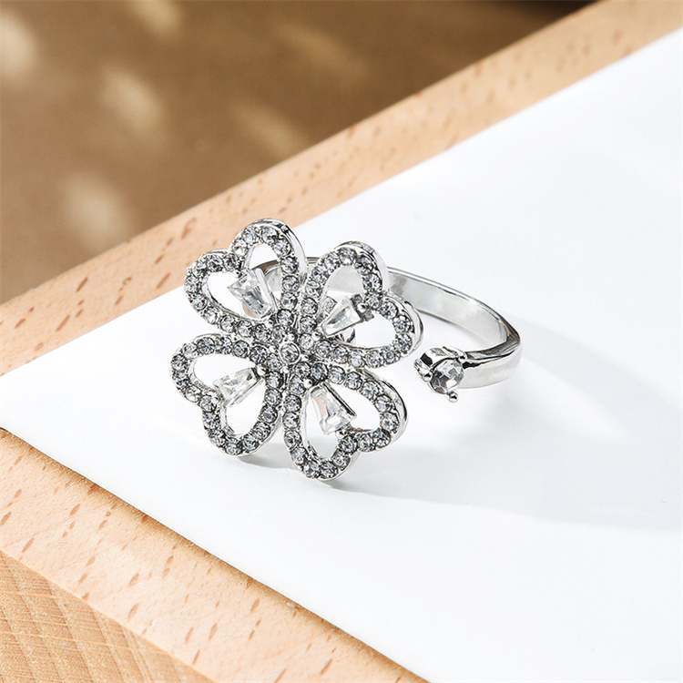Helpushine New hollow rotating four-leaf clover ring fashion open stainless steel ring wholesale
