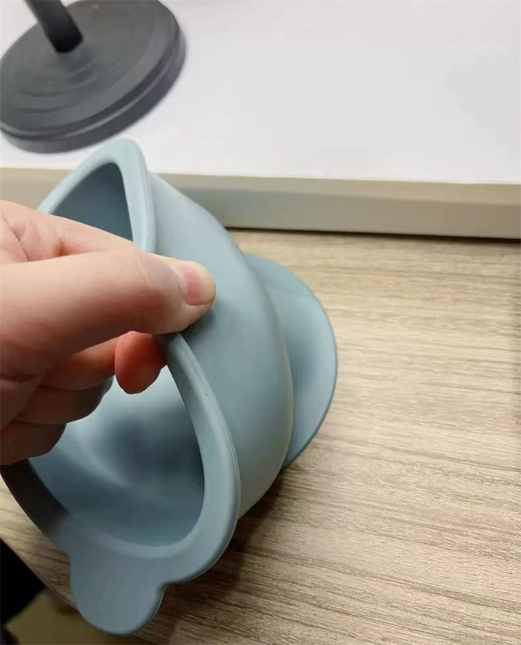 SUAN Baby cutlery bear silica gel food bowl anti slip anti fall cutlery baby training feeding bowl