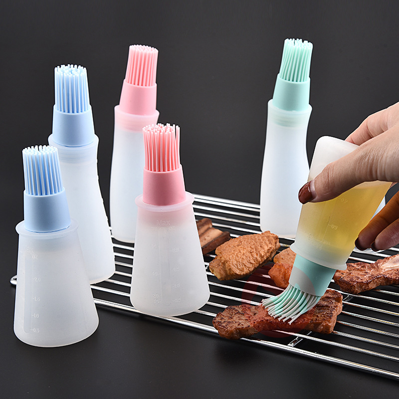 Factory Price Kitchen Tools PP+PET Multifunctional Push-button Plastic Cleaning Brush for kitchen