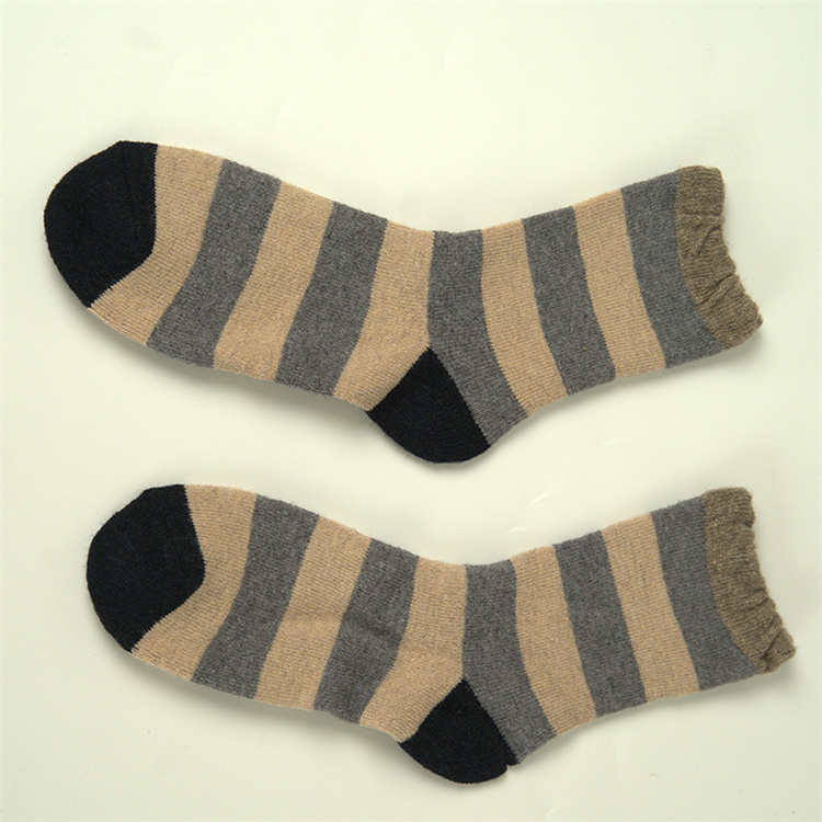 FY Latest custom knitted men's thick winter clothes women's wool socks