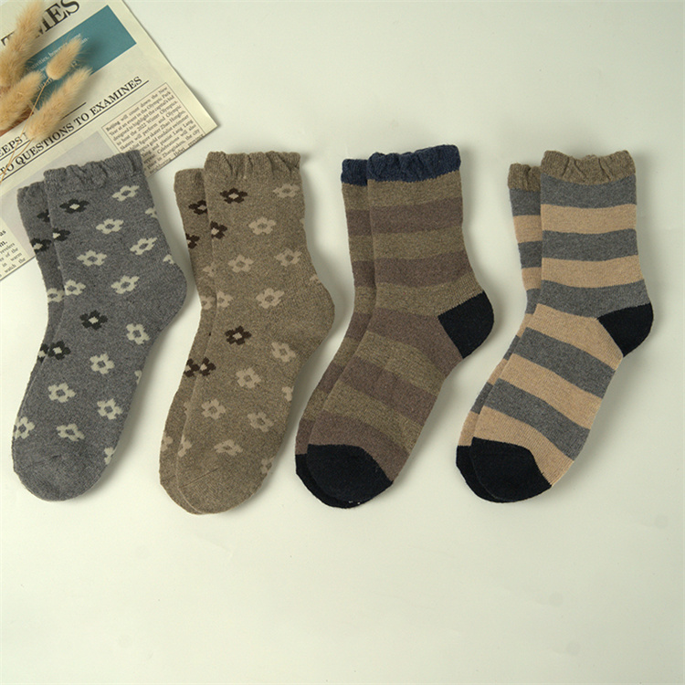 FY Latest custom knitted men's thick winter clothes women's wool socks