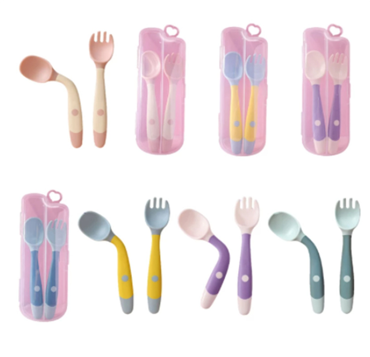 Toddlers are trained to feed cutlery