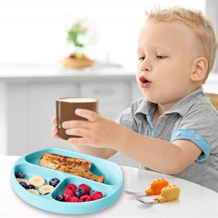 Silica gel children s dinner plate with divider  