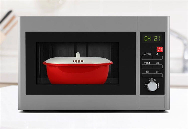 Microwave oven cooker for eggs