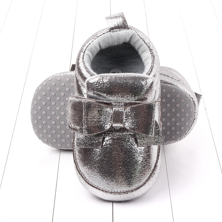 OEM Soft-soled baby shoes with shiny face and bow for 0-1 years