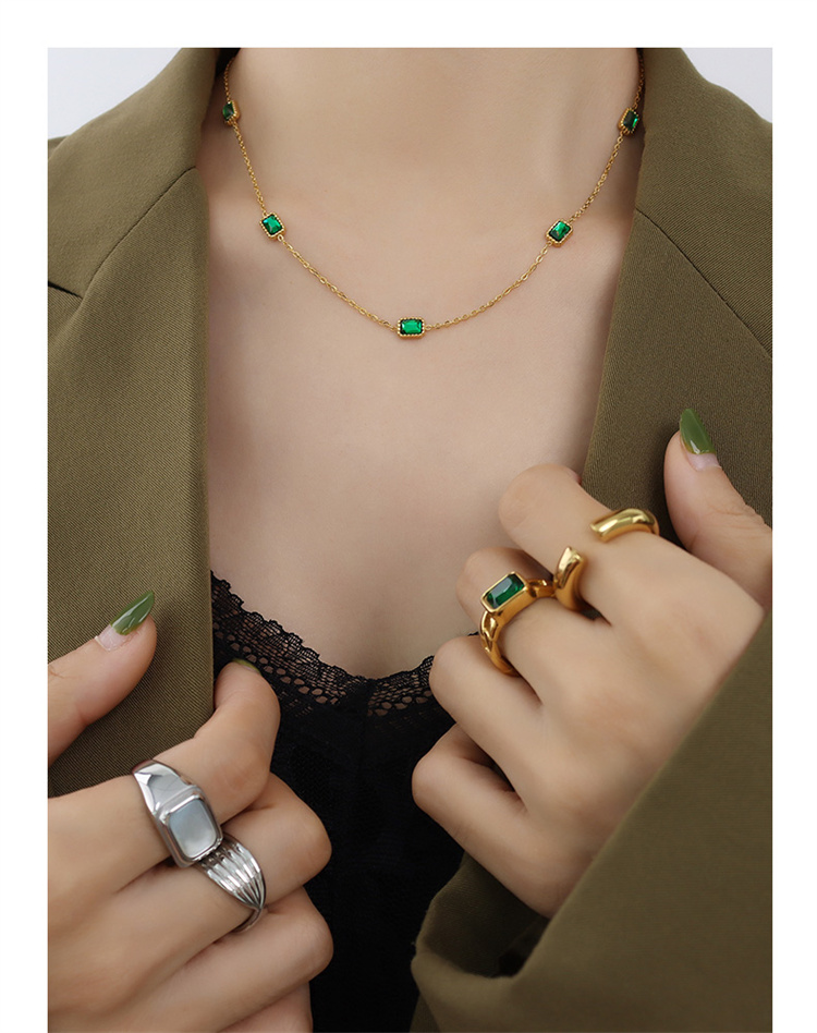 Square clavicle Emerald Zircon 18K gold-plated necklace