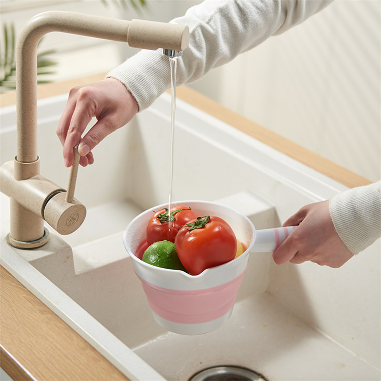 Folding fruit washing spoon
